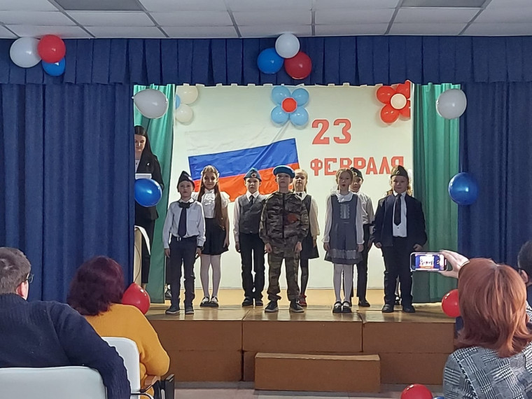 В нашей школе прошел традиционный праздничный концерт посвященный 23 февраля.